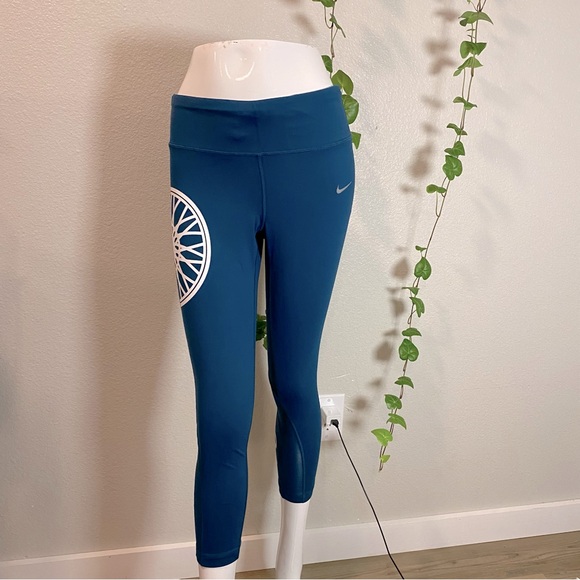 soulcycle Pants - SoulCycle/Nike‎ crops, Women’s Turquoise Leggings, Women’s Mesh Leggings Size S